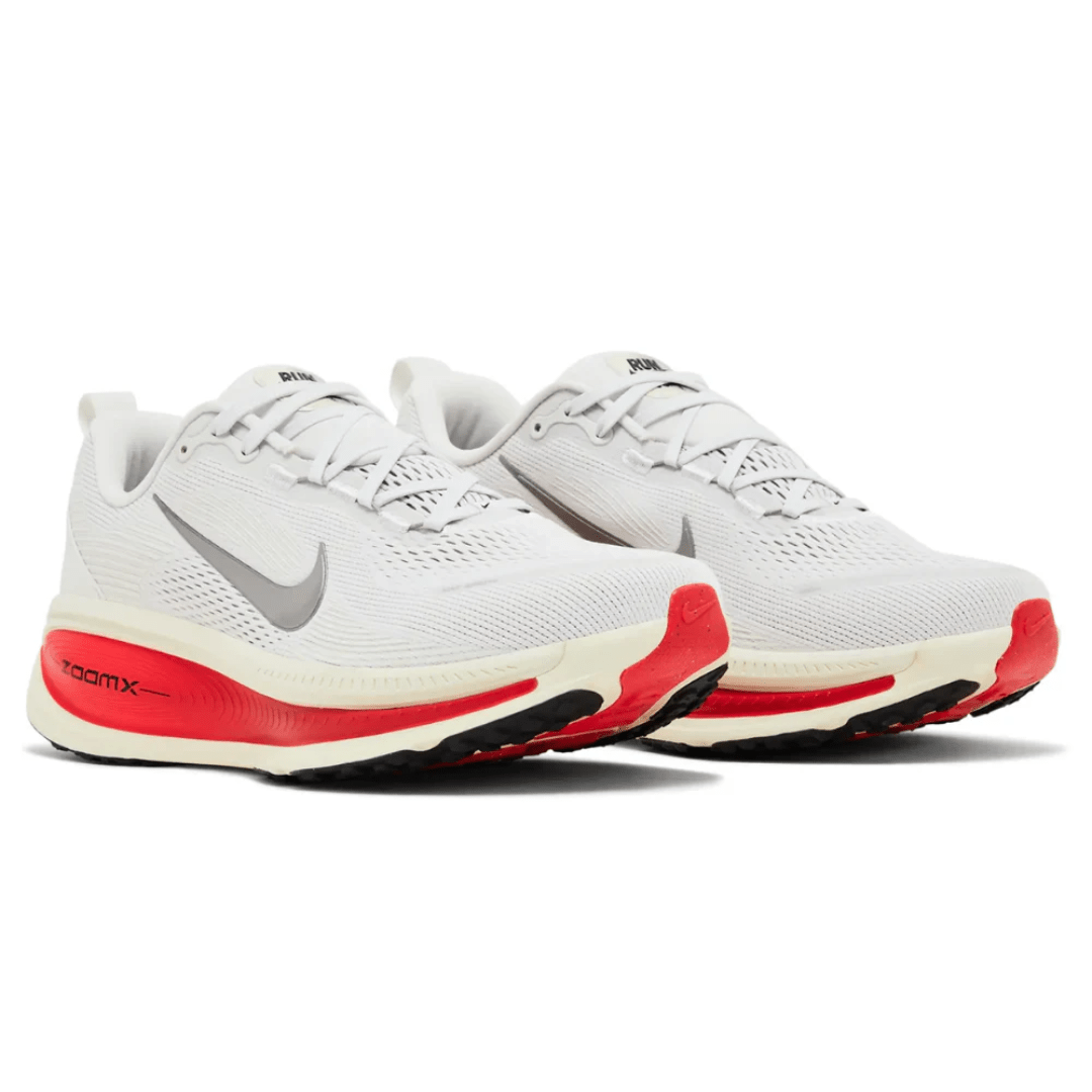Nike Vomero 18 Platinum Tint Siren Red sneakers heel detail