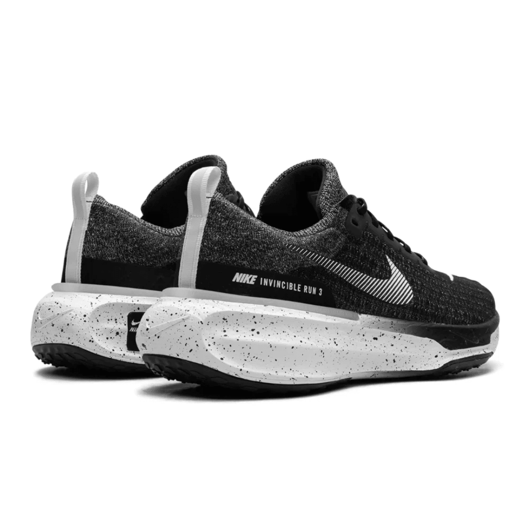 Nike ZoomX Invincible Run Flyknit 3 Oreo sneakers heel support